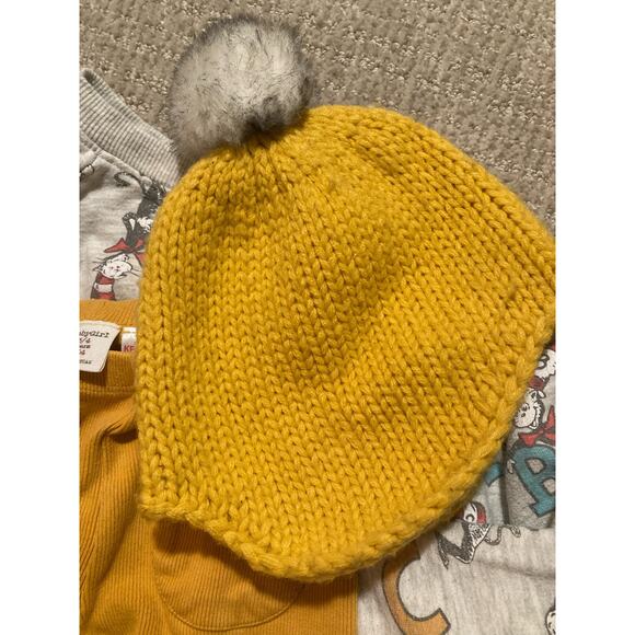 Cute Sz 4 Winter Outfit ~ Cat Hat ABC Sweatshirt & Yellow Leggings & Knit Hat - Picture 5 of 7